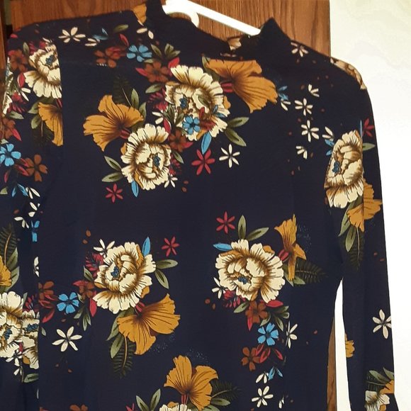 Dress - Picture 4 of 4